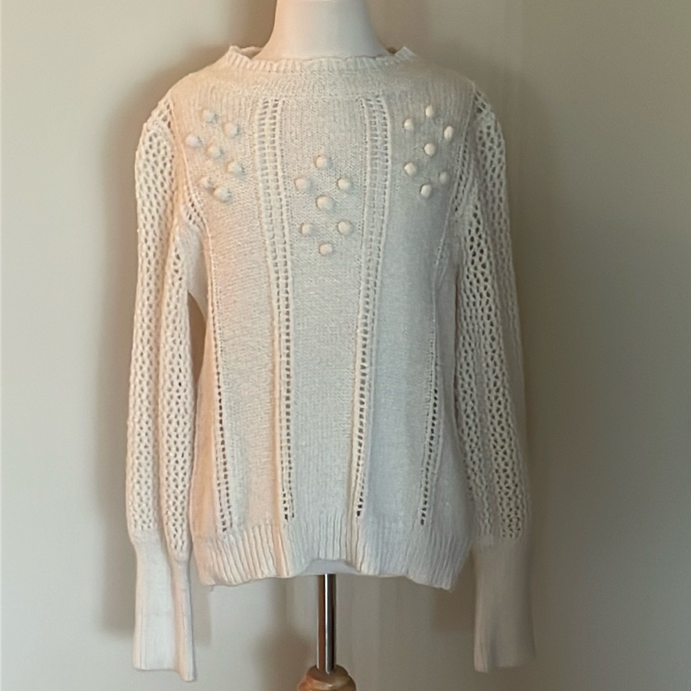 EUC~Women’s Medium E & M Cream Long Sleeve Pom Pom Soft Lightweight Sweater